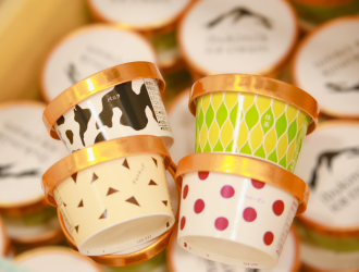 �������i