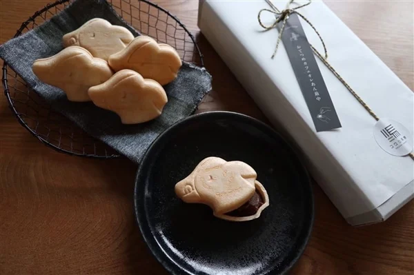 【大和明桜さんの宛名&サイン入りチェキ付き!】北海道おてつめカフェオレあん最中 10組入り