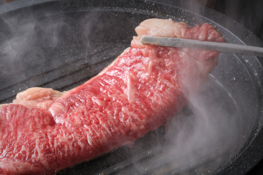 【お歳暮】【12/12発送】秋田牛・秋田県産桃豚ステーキセット(牛200g×2枚・豚150g×4枚)