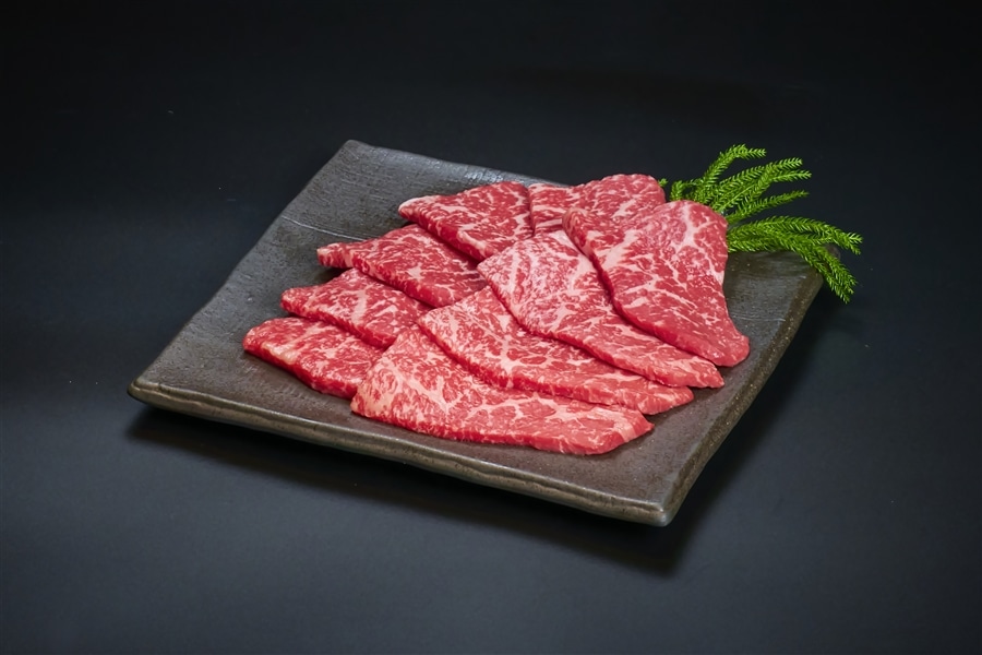 牛魚女山☆ とやま和牛 酒粕育ち（肩ロース肉）焼肉 500g: 『越中自慢』|【JA