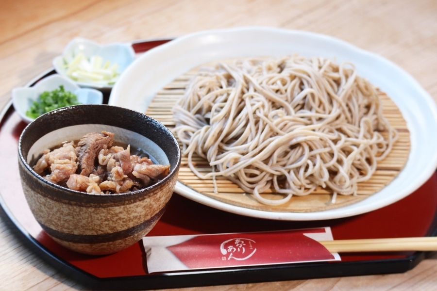 お中元】つやまの和牛そずり肉そばセット（3食入り）: おいしい