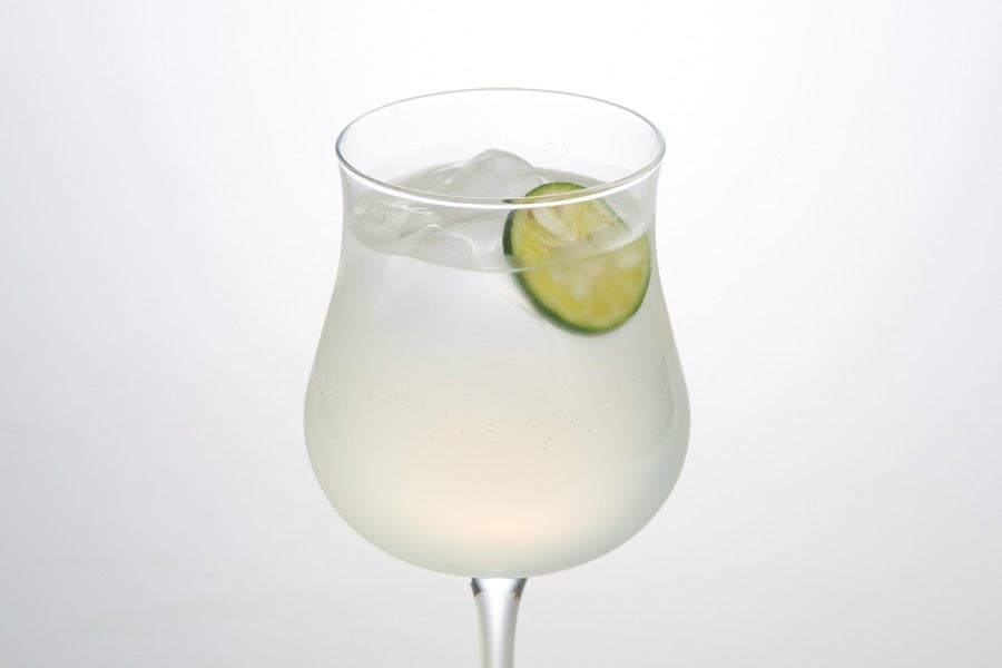 (イメージ)さわやかなすだちの香り、スキッとさわやかな炭酸飲料です。