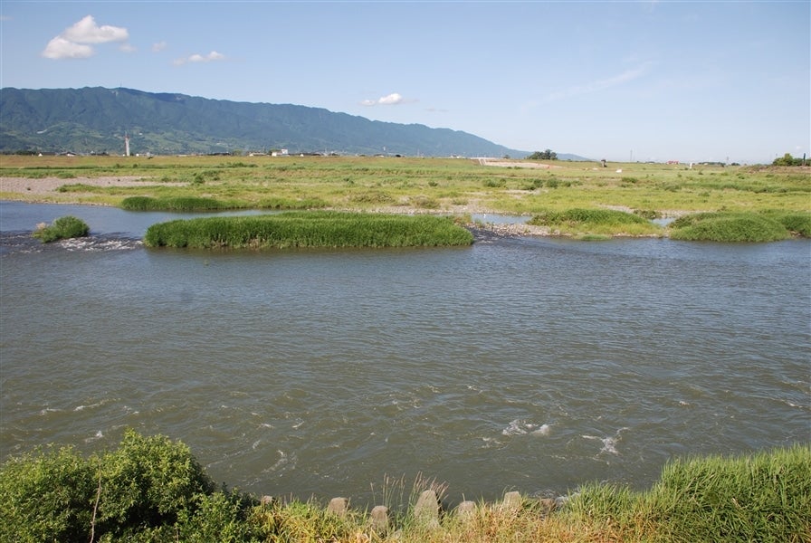 水田は耳納連山と筑後川との間にあります