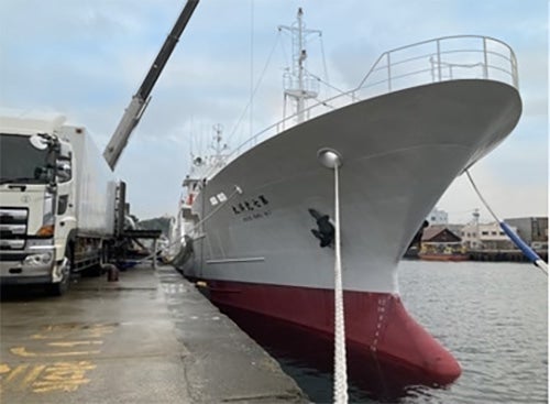 信頼できる日本船からの「一船買い」で、おいしいまぐろだけをお届けします。