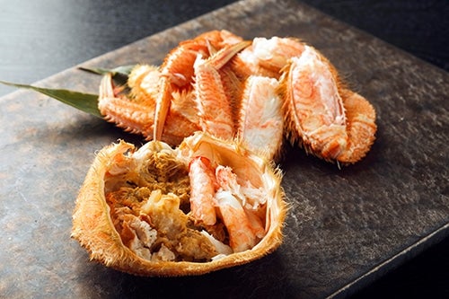 毛がには約400gサイズ。かに味噌と身を和えて召し上がれ!(写真は盛りつけ例)
